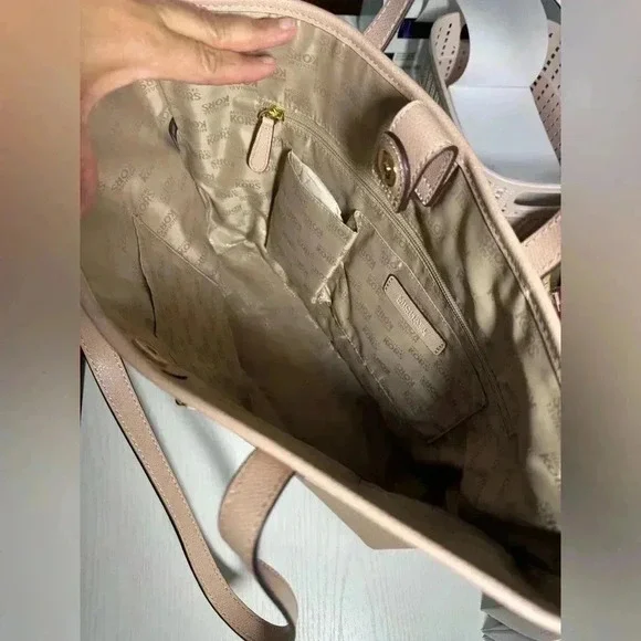 NWT Michael Kors Light Baby Pink Tote
Shoulder Bag - Picture 3 of 6